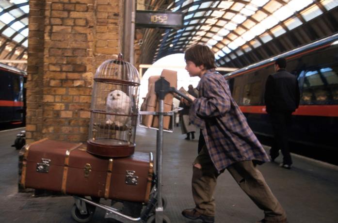 Back to Hogwarts: ecco il programma dell'evento virtuale Un'immagine di Harry Potter nella stazione di Kings Cross