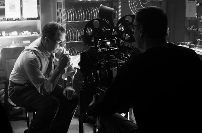 Gary Oldman sul set