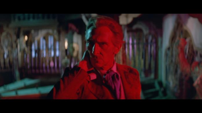 Van Helsing è interpretato da Peter Cushing Peter Cushing interpreta il Van Helsing