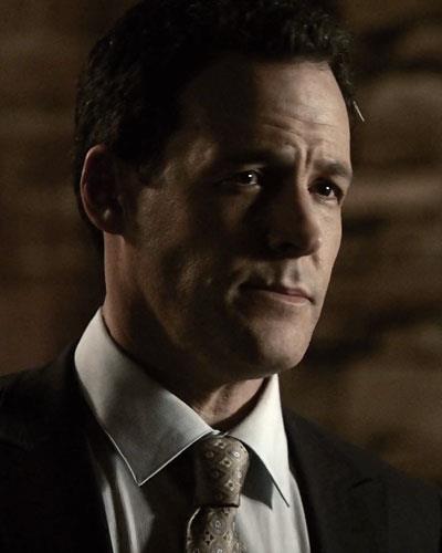 Robert Pralgo è Richard Lockwood, il padre di Tyler in The Vampire Diaries Robert Pralgo in una scena tratta da The Vampire Diaries