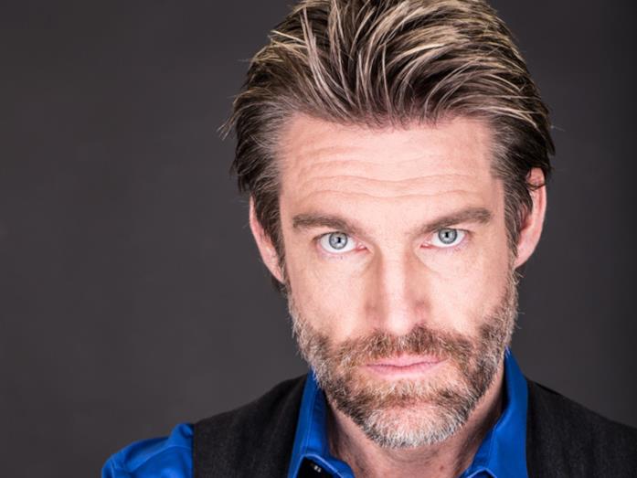 Judson Mills ha recitato in Walker Texas Ranger Judson Mills in un intenso primo piano