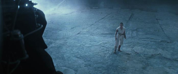 Rey davanti all'Imperatore Palpatine prima del loro ultimo confronto Daisy Ridley in una scena di in Star Wars: L'ascesa di Skywalker