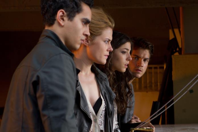 L'ora nera: il film sull'invasione aliena avrà un sequel? Max Minghella, Rachael Taylor, Olivia Thirlby e Emile Hirsch in una scena di L'ora nera