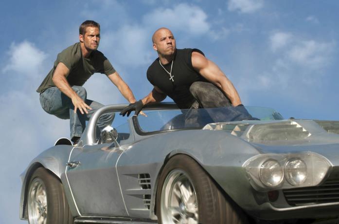 Paul Walker e Vin Diesel in una scena del film Fast & Furious 5