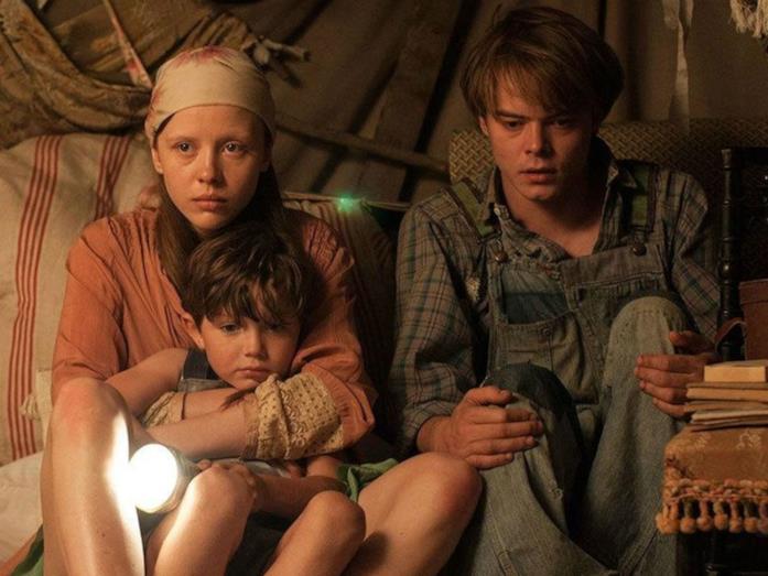 La fortezza nella casa Marrowbone Mia Goth, Matthew Stagg e Charlie Heaton interpretano i fratelli Marrowbone