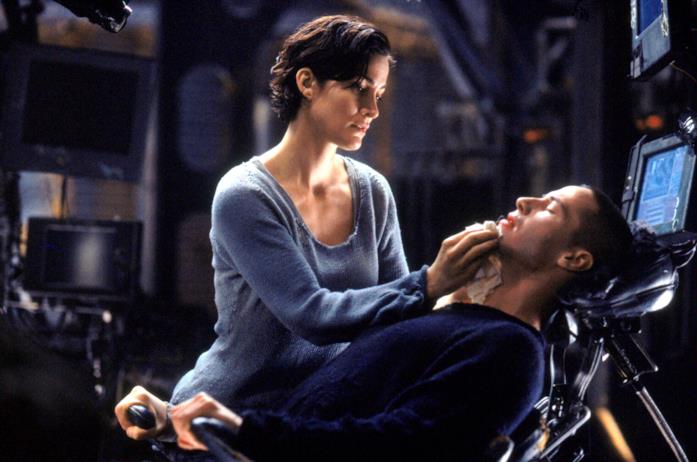 Neo e Trinity in una scena del primo Matrix