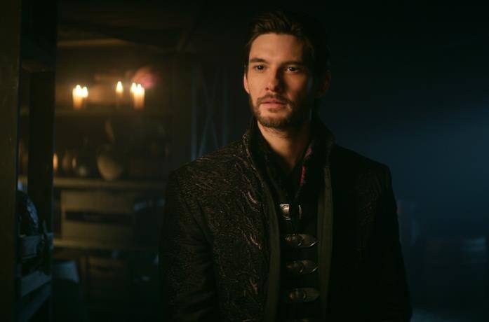 Ben Barnes in una foto promozionale di Shadow and Bone