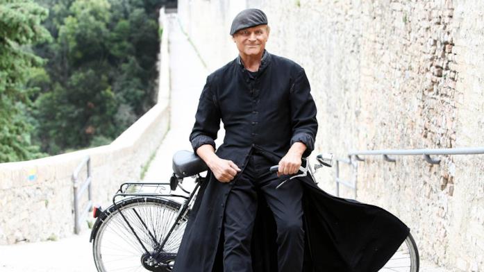 Don Matteo 13: l'addio di Terence Hill e l'arrivo di Raoul Bova Terence Hill in Don Matteo