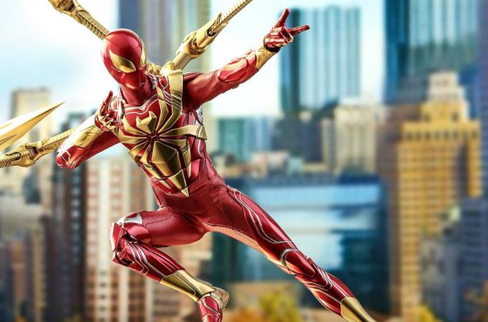 Un'immagine della peculiare statuetta di Hot Toys dedicata a Iron Spider