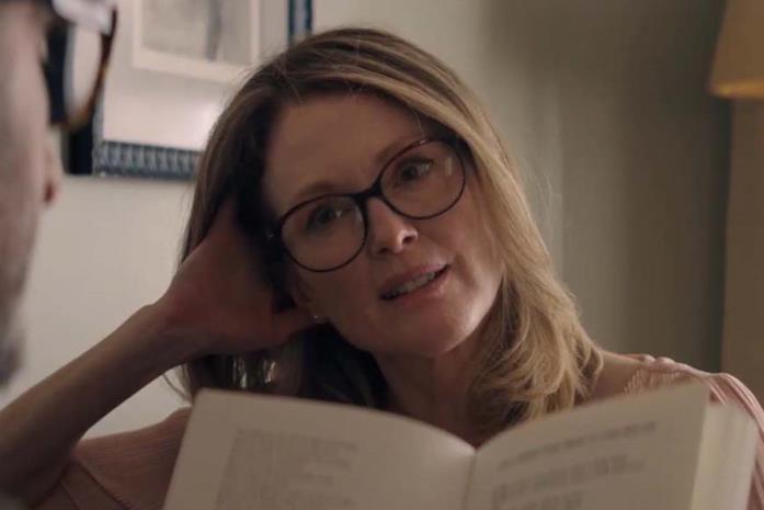 Julianne Moore Julianne Moore con gli occhiali in Gloria Bell