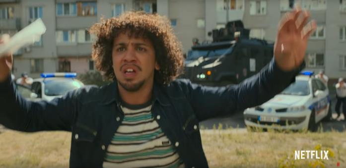 Archibald sta per venire arrestato in una scena del film Samir Decazza ne L'ultimo mercenario