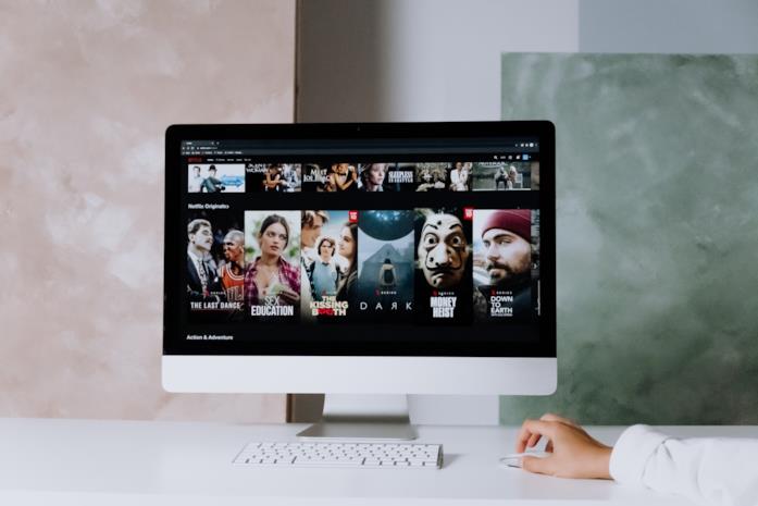 Un monitor con Netflix