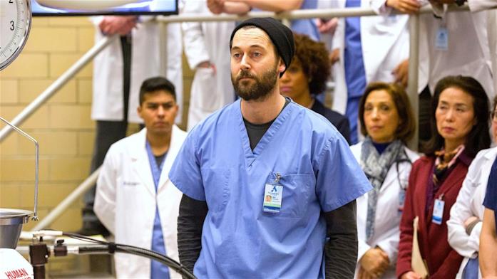 Ryan Eggold interpreta Max Goodwin, il protagonista di New Amsterdam Un'immagine della serie New Amsterdam