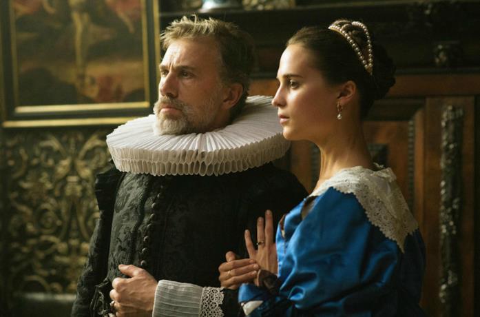 Alicia Vikander e Christoph Waltz in La ragazza dei tulipani