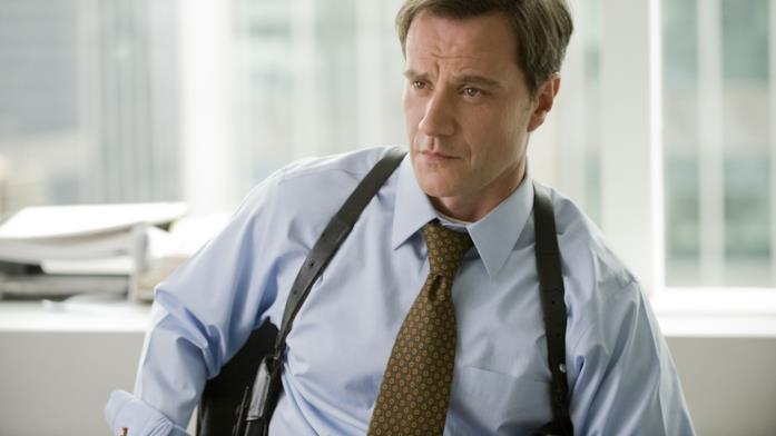 Peter Burke, detective della sezione White Collar Tim DeKay nei panni di Peter Burke