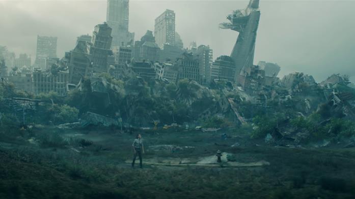 Loki tra le rovine di New York Loki tra le rovine di New York, con la Stark Tower distrutta dietro di lui