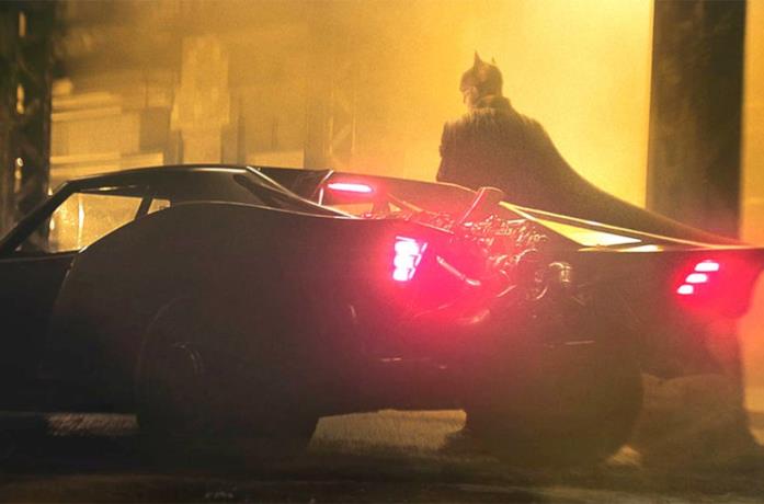 Batman e la sua super macchina in The Batman