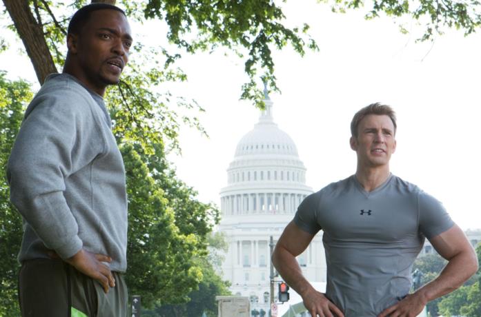 Anthony Mackie e Chris Evans in Captain America: The Winter Soldier