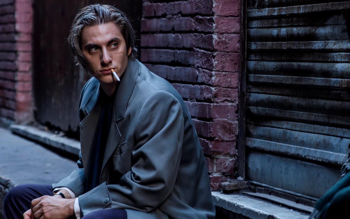 Luca Marinelli in una scena del film Martin Eden