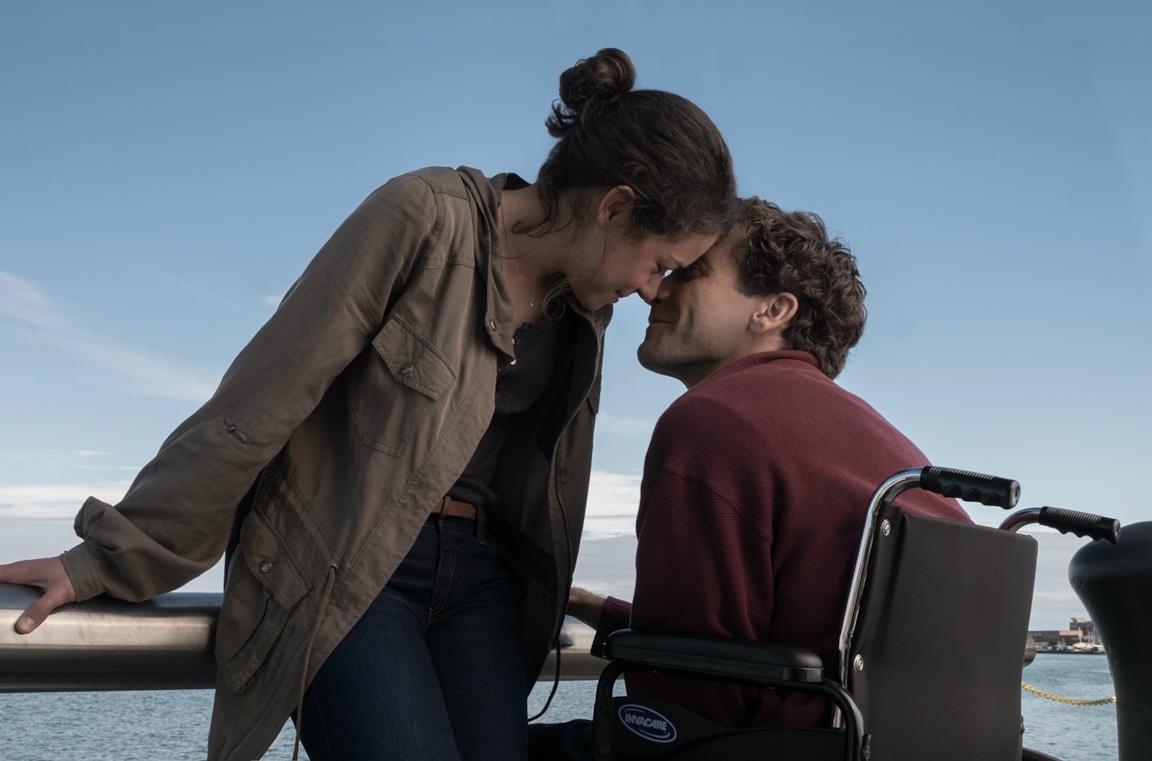 Jake Gyllenhaal e Tatiana Maslany sono Jeff ed Erin in Stronger - Io sono più forte