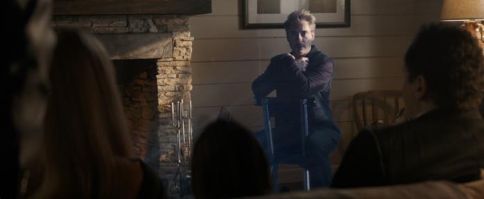 Tony Stark saluta tutti con un discorso alla fine di Avengers: Endgame Tony Stark (ologramma) parla ad amici e parenti alla fine di Avengers: Endgame