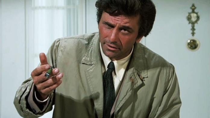 Il Tenente Colombo, uno dei detective più famosi della TV Peter Falk nei panni de Il Tenente Colombo