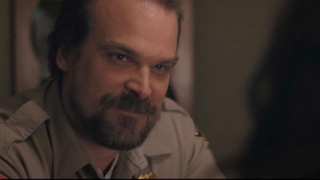 Jim Hopper in Stranger Things Still dalla serie tv Stranger Things