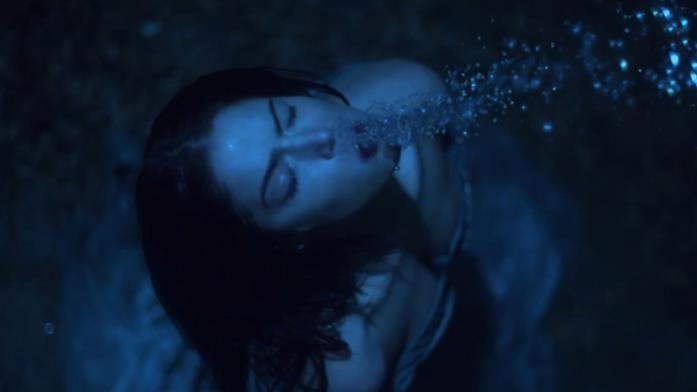 La strega Mary Sibley è interpretata da Janet Montgomery Una scena dell'esorcismo che priverà Mary Sibley dei suoi poteri
