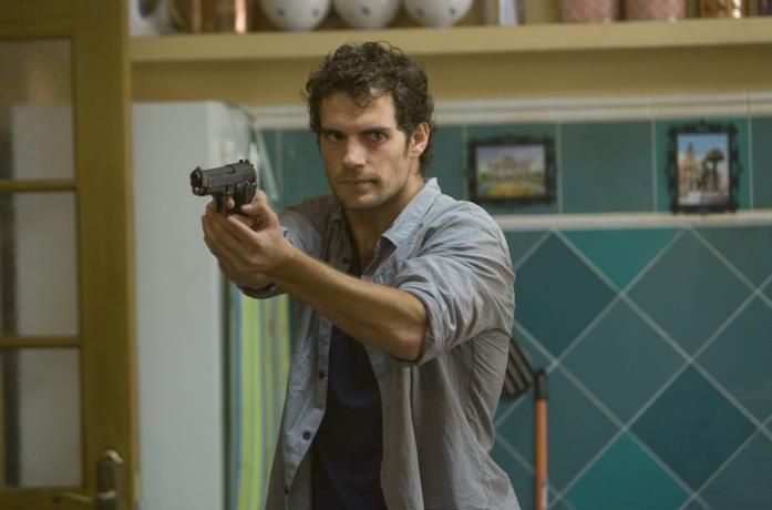 Henry Cavill in una scena del film La fredda luce del giorno