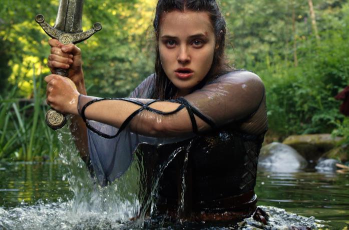 Cursed - Nimue Nimue brandisce Excalibur