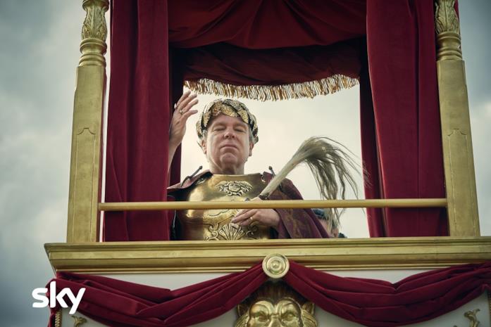 Britannia 2: le anticipazioni sulla trama della seconda stagione Steve Pemberton in una scena di Britannia 2