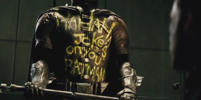 Joker sarà nella Snyder Cut Il costume di Robin nella Batcaverna