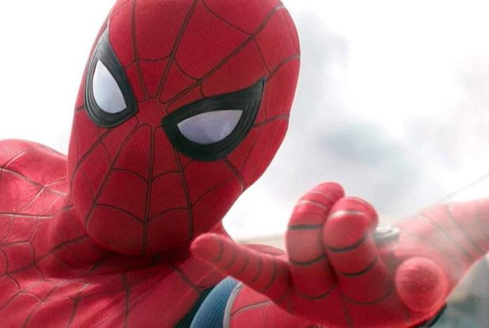 Spider-Man lancia la ragnatela