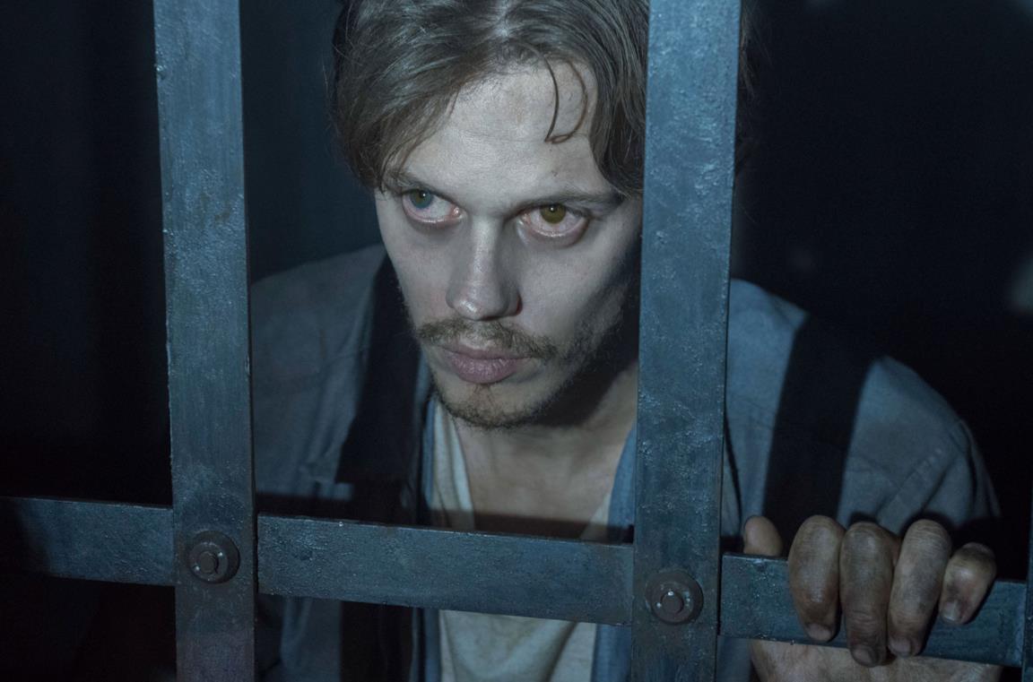 Un'immagine di Bill Skarsgård in Castle Rock