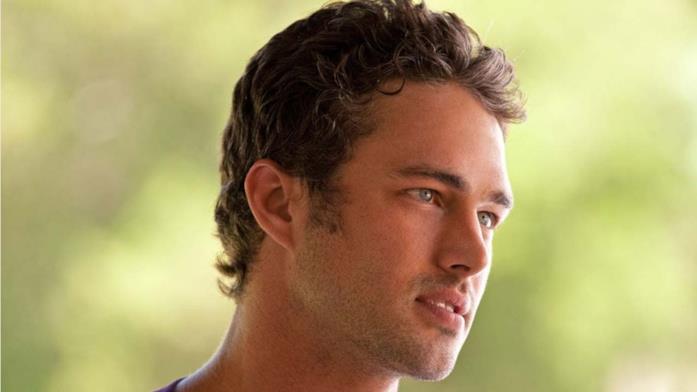 Taylor Kinney è Mason, zio e mentore di Tyler Taylor Kinney è Mason nella seconda stagione di The Vampire Diaries