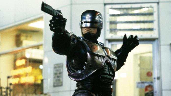 RoboCop impegnato a difendere Detroit