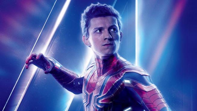 Un primo piano di Tom Holland nel poster di Avengers: Endgame