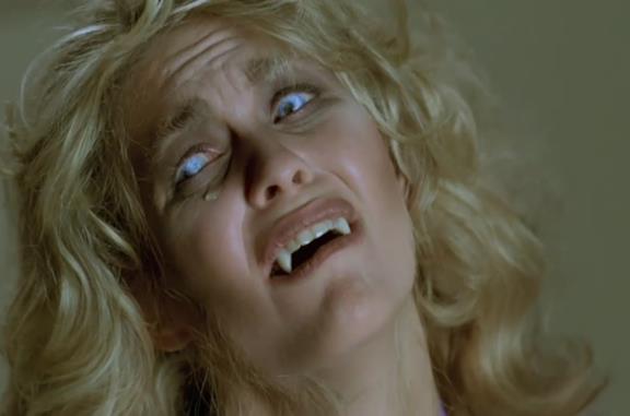 Un'immagine di Dee Wallace ne L'Ululato
