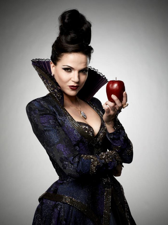 Lana Parrilla in un poster di C'era una Volta La Parrilla è Regina nella serie TV C'era una Volta