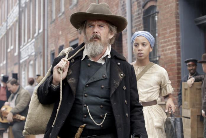 Ethan Hawke è John Brown in The Good Lord Bird John Brown in primo piano; alle sue spalle Cipollina