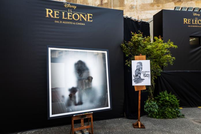 Il Re Leone secondo lo street artist Whatshisname Le opere per Il Re Leone di Sebastian Burdon