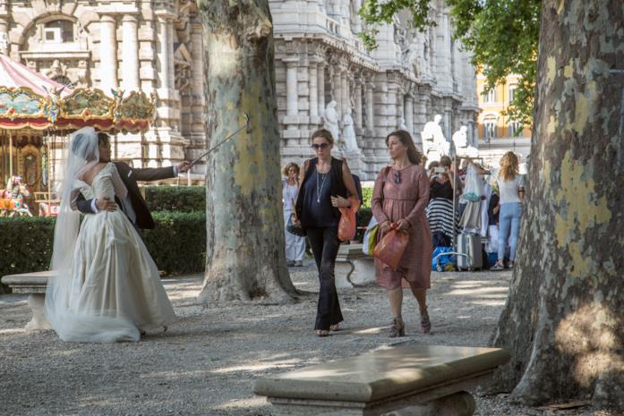 Dov'è stato girato Nove lune e mezza? Ambientazioni e location del film Claudia Gerini e Michela Andreozzi in una scena del film Nove lune e mezza