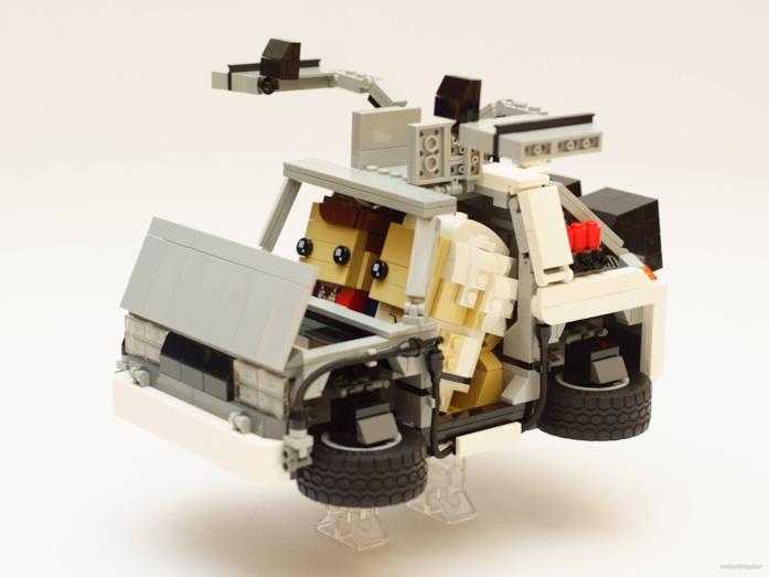 DeLorean costruita da un fan con sportelli apribili verso lalto Dettagli del set LEGO Brickheadz della DeLorean costruito da un fan