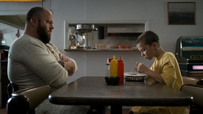 Le morti di Stranger Things stagione per stagione Benny poco prima di essere ucciso