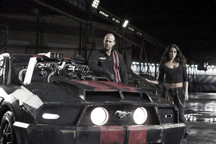 Una scena di Death Race Jason Statham e Natalie Martinez