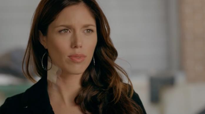 Kayla Ewell è Vicki in The Vampire Diaries Kayla Ewell interpreta Vicki Donovan