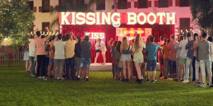 Lo stand dei baci in The Kissing Booth Lo stand dei baci in The Kissing Booth