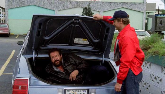 Bud Spencer e Terence Hill, la classifica dei 10 migliori film Terence Hill e Bud Spencer in una scena del film Nati con la camicia