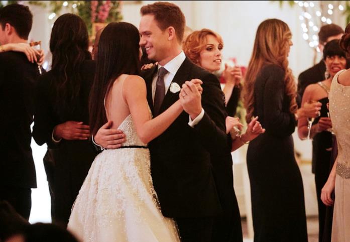 Mike e Rachel - Suits Mike e Rachel nella scena del matrimonio