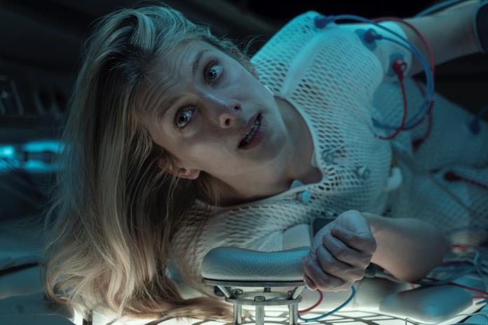 Oxygène, il finale e la spiegazione del film Netflix con Mélanie Laurent Mélanie Laurent in una scena del film Oxygène